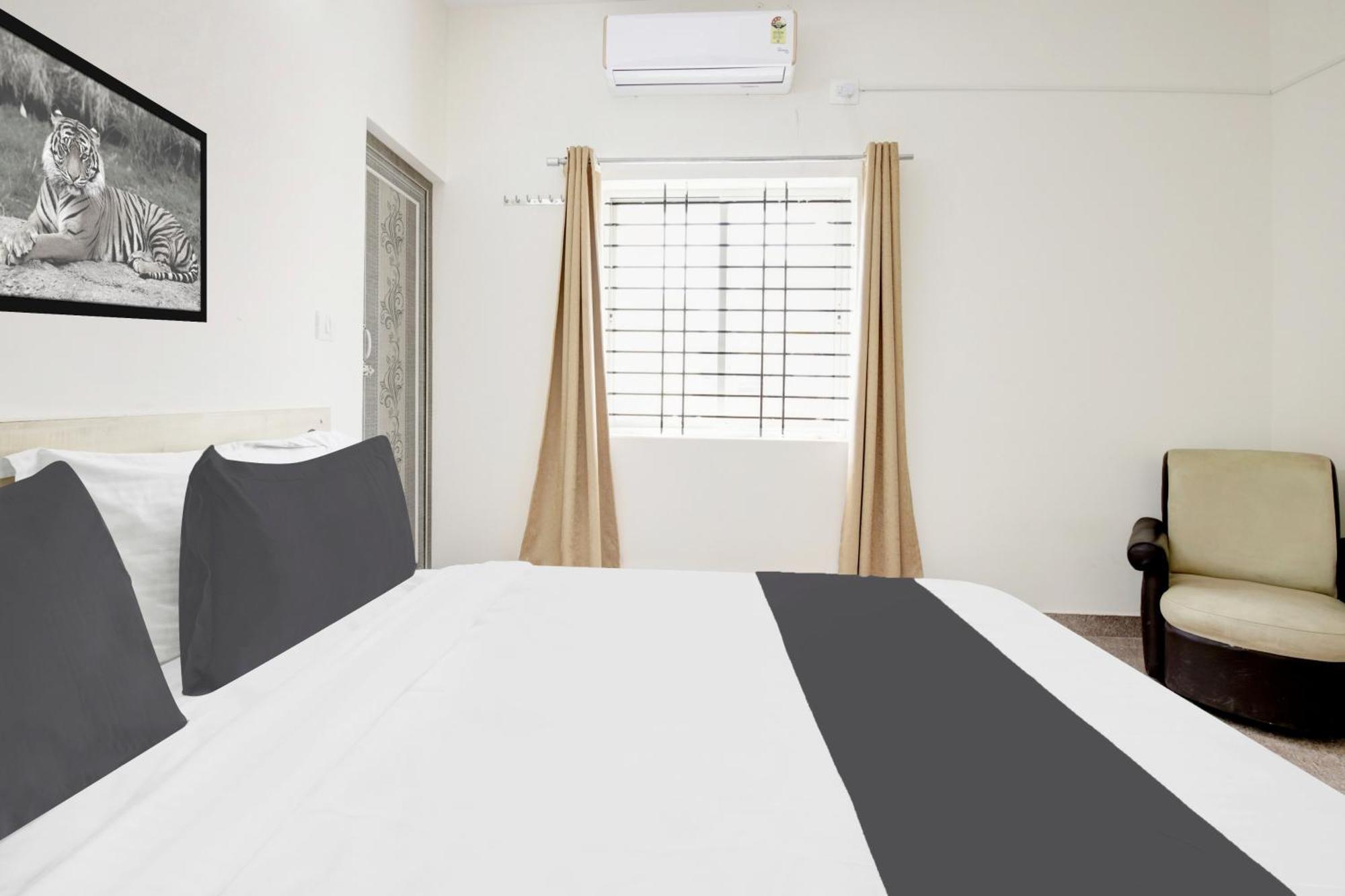 Hotel O Sri Manjunatha Deluxe Suites Bangalore Buitenkant foto