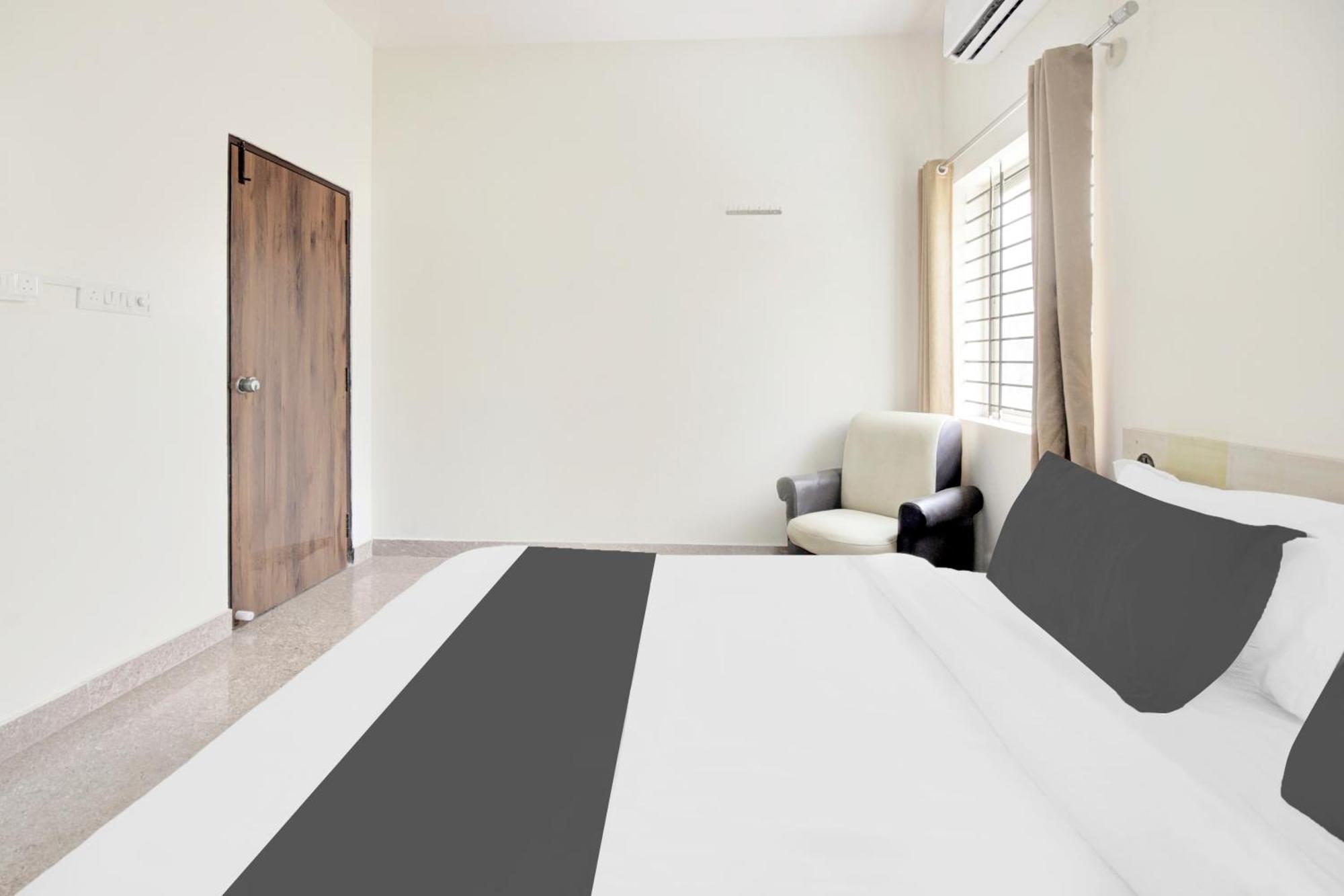 Hotel O Sri Manjunatha Deluxe Suites Bangalore Buitenkant foto