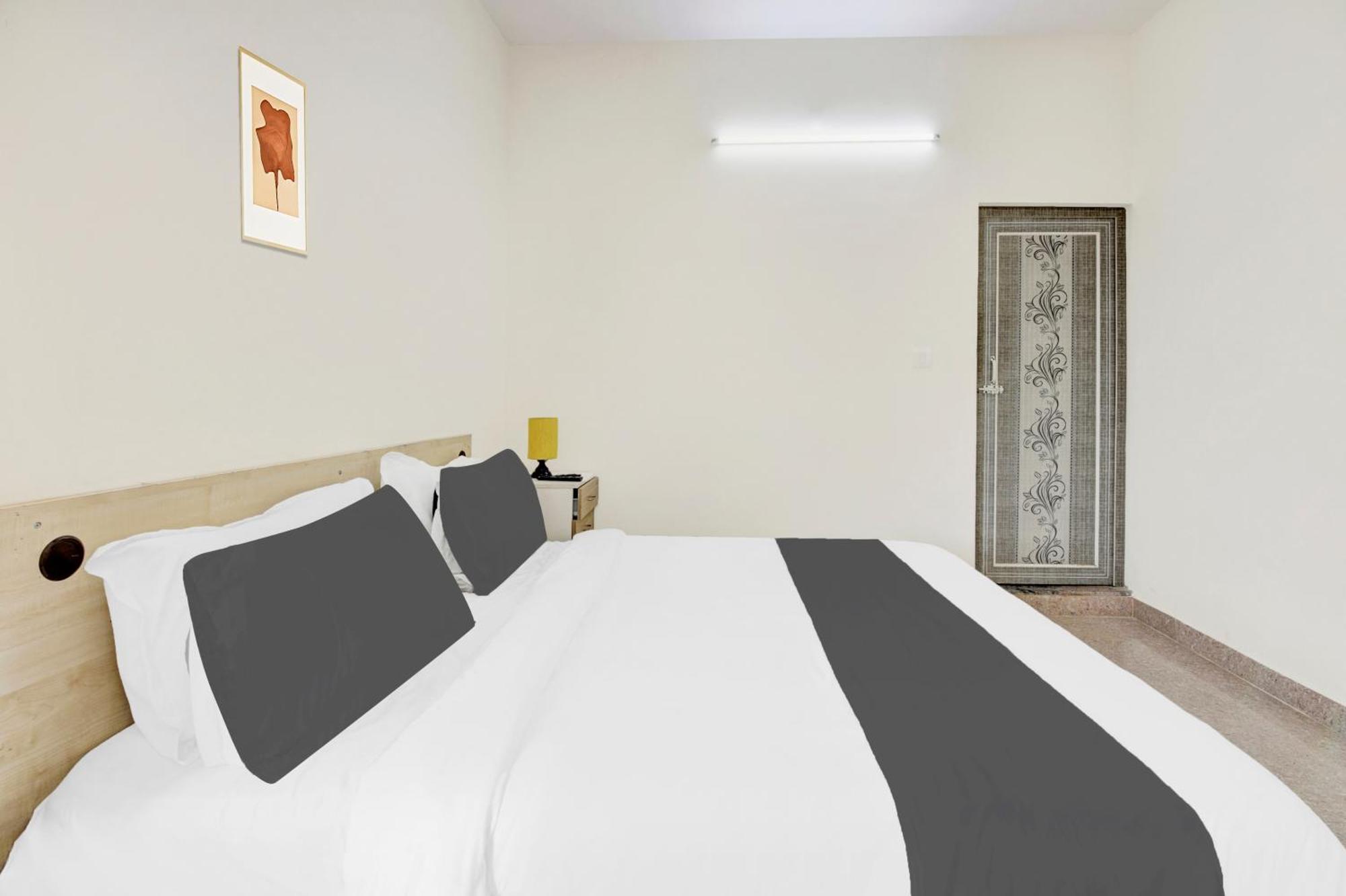 Hotel O Sri Manjunatha Deluxe Suites Bangalore Buitenkant foto