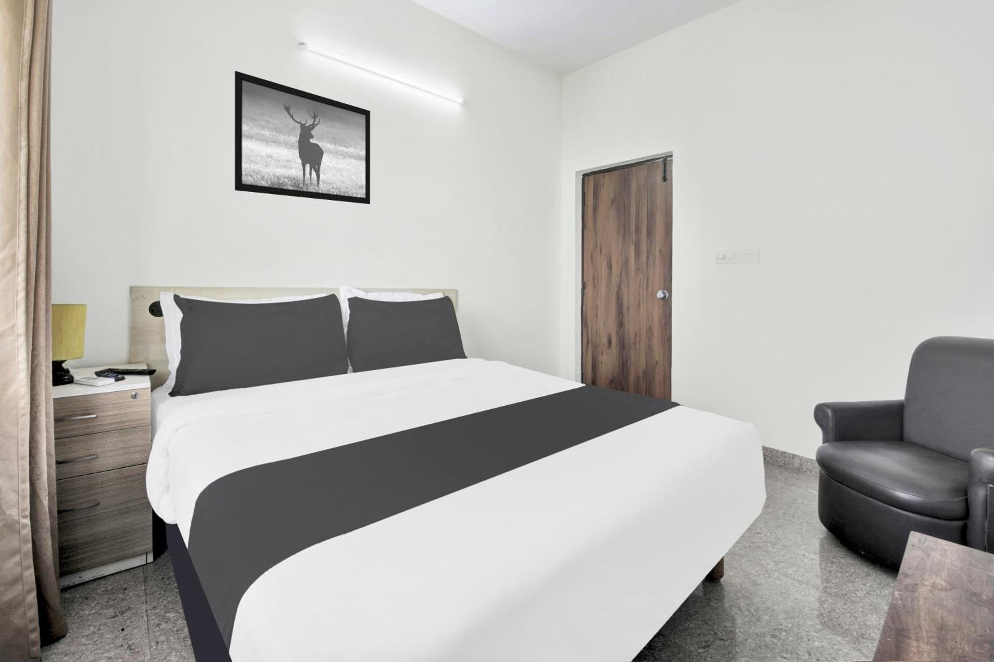 Hotel O Sri Manjunatha Deluxe Suites Bangalore Buitenkant foto