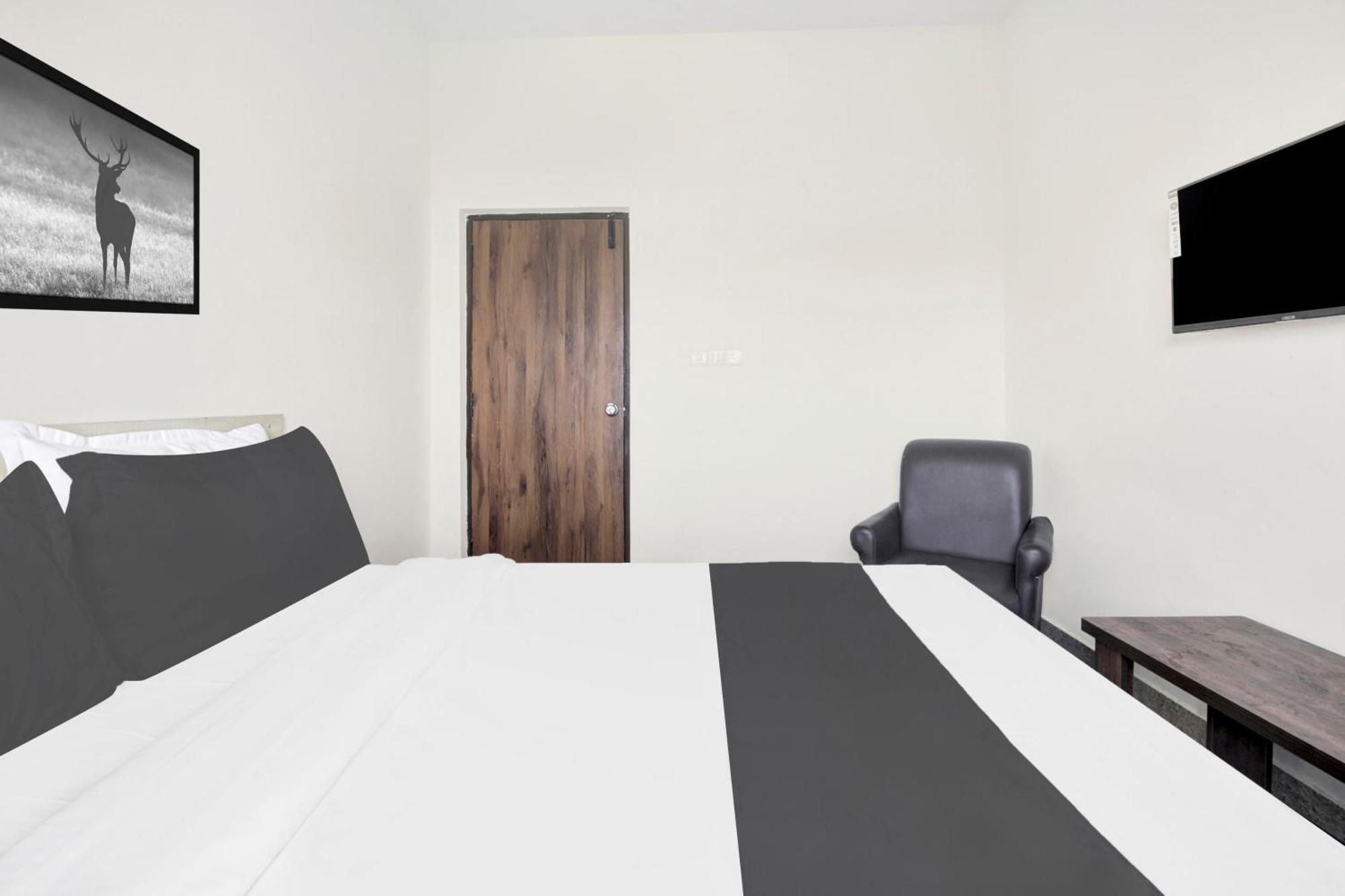 Hotel O Sri Manjunatha Deluxe Suites Bangalore Buitenkant foto