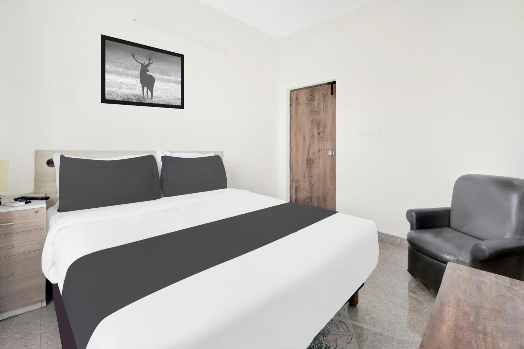 Hotel O Sri Manjunatha Deluxe Suites Bangalore Buitenkant foto