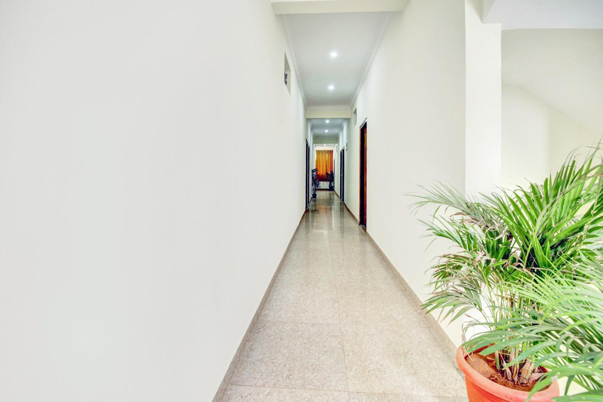 Hotel O Sri Manjunatha Deluxe Suites Bangalore Buitenkant foto